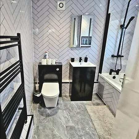 Holiday home Long 3br House With Parking