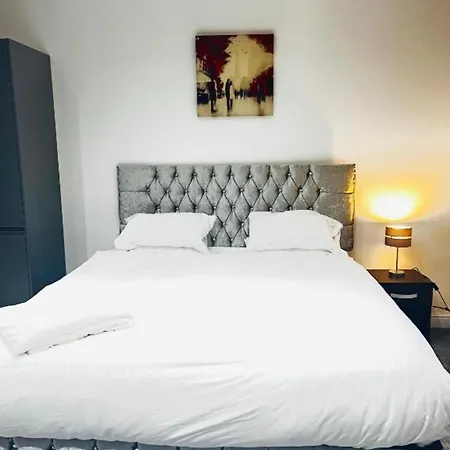 Oyo The Pleasant House 3* Μάντσεστερ