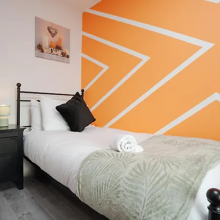 The Jade - Pool Table - Man Utd - Centre - 4bd *