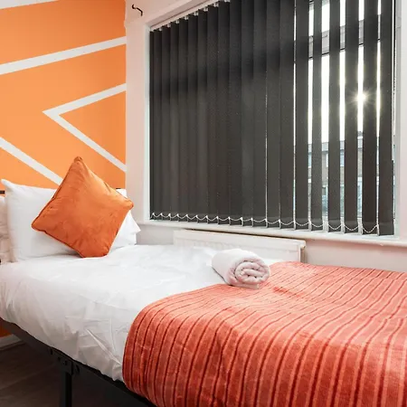 The Jade - Pool Table - Man Utd - Centre - 4bd