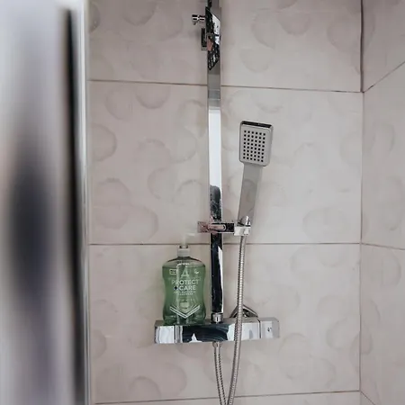 The Jade - Pool Table - Man Utd - Centre - 4bd