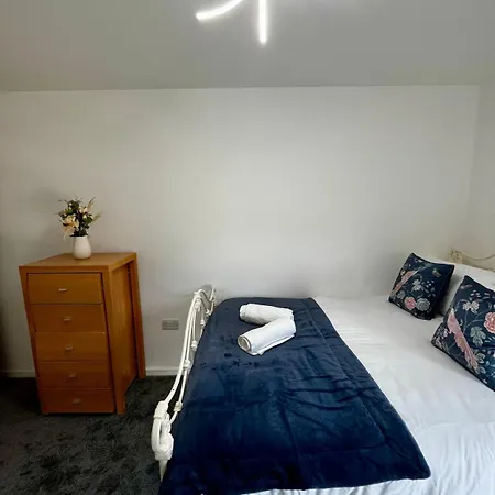 Chic 2-bed Flat - Coop Live & Ethiad