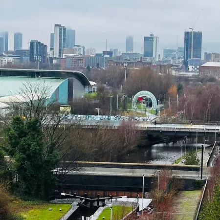 Chic 2-bed Flat - Coop Live & Ethiad Appartement Manchester