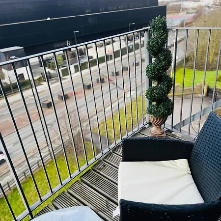 Chic 2-bed Flat - Coop Live & Ethiad Appartement