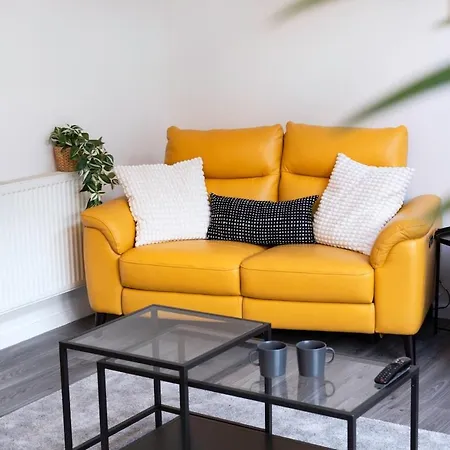 Bright & Luxurious With Garden * مانشستر