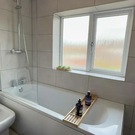 Contractor Stays, Fast Wifi, Free Parking, Work Apartamento