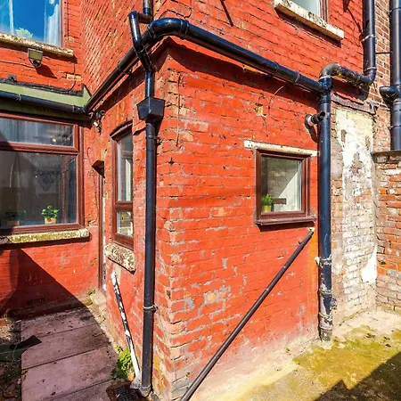 Incredible 4bedroom In Salford, Game Room, Free Parking, Smart Tv * Manchester