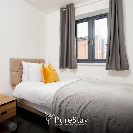 Purestay Manchester: 5-bedroom Business Haven Holiday home *
