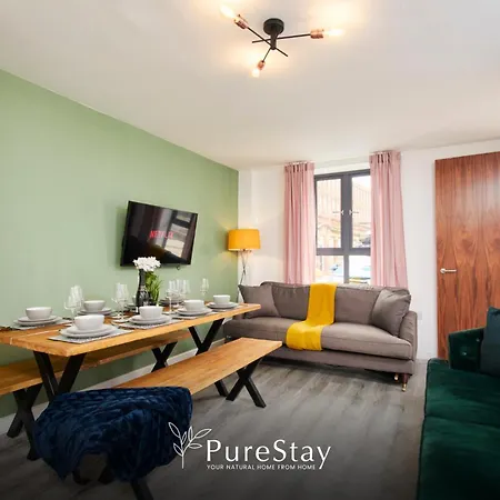 Stylish 5-bedroom Retreat Sleeps 9 By Purestay Vakantiehuis Manchester
