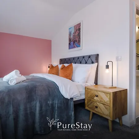 Feriehus Stylish Five Bedroom House By Purestay Short & Serviced Free Parking *