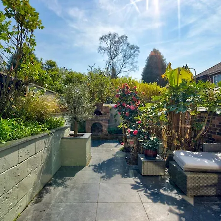 Stunning Garden By Levenshulme Station - Pass The Keys Casa de Férias Manchester