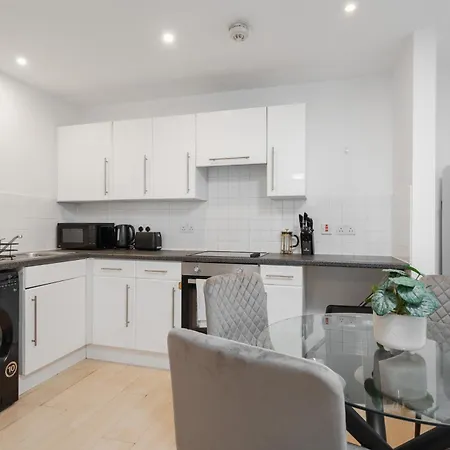 Lux Livin' - Luxury 2 Bed Centre Free Parking Apartman