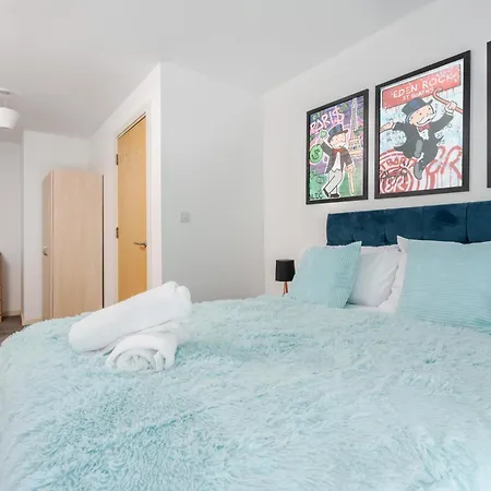 Lux Livin' - Luxury 2 Bed Centre Free Parking Apartman *