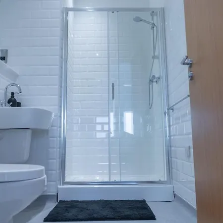 דירה Hive Near Etihad Coop Live