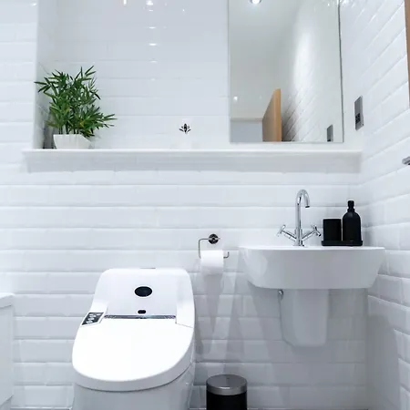 Hive Near Etihad Coop Live דירה