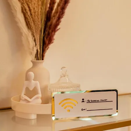 Entire With Free Parking Near Old Trafford, Media & Centre Feriehus