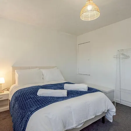 Entire With Free Parking Near Old Trafford, Media & Centre Manchester