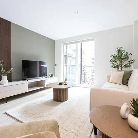 2 Bed Flat By Superhost