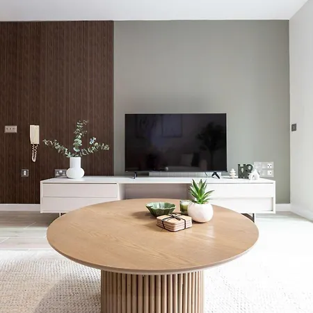 2 Bed Flat By Superhost Апартаменты *