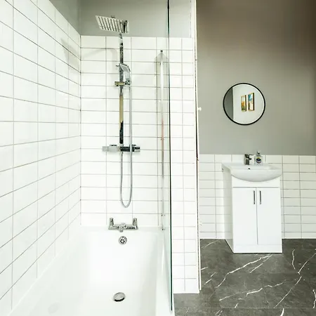 Apartment Newly Furnished Cosy 3 Bed 20mins From Center