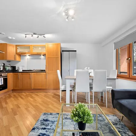 2 Bed Centre Flat Sleeps 6 Free Parking דירה מנצ'סטר