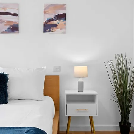 דירה 2 Bed Centre Flat Sleeps 6 Free Parking *