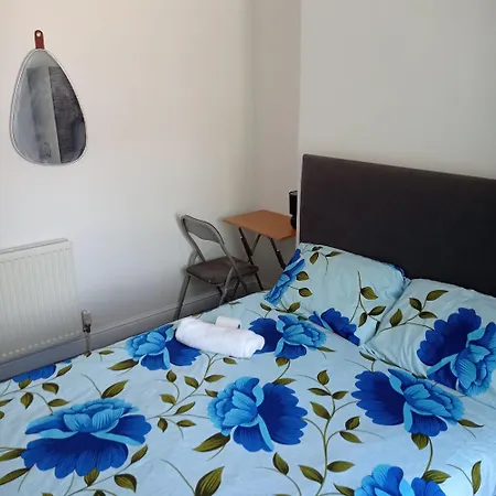 Maison d'hôtes Double-bedroom In The Heart Of Salford Perfect For Short Lt3 *
