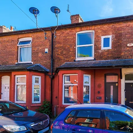 別荘 Stunning In Salford With Free Parking, Office, Pool & Ping Pong Table *