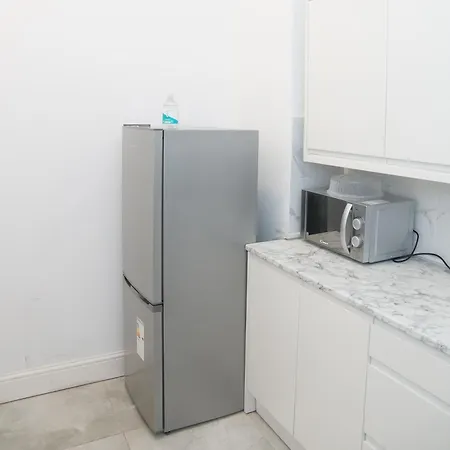 Affordably Elegant Close To Coop Live, Etihad Stadium And Centre *