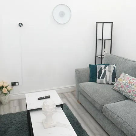 Affordably Elegant Close To Coop Live, Etihad Stadium And Centre