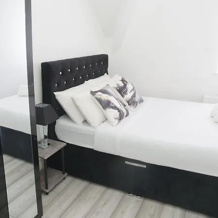 Affordably Elegant Close To Coop Live, Etihad Stadium And Centre