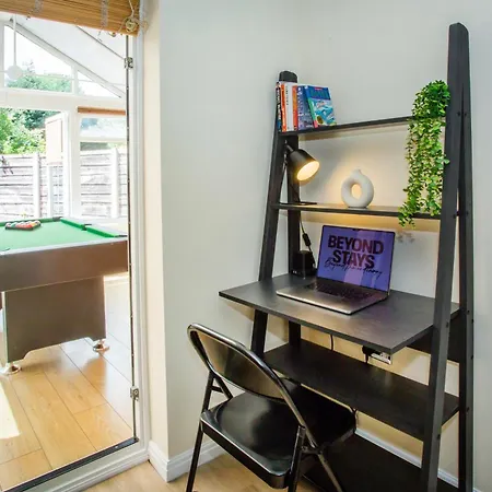 Comfy 3br - Near Deansgate - Perfect For Work, Leisure & Stadium Visits With Parking