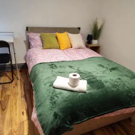 Double-bedroom In The Heart Of Harpurhey A3 Perfect For Short * 曼彻斯特