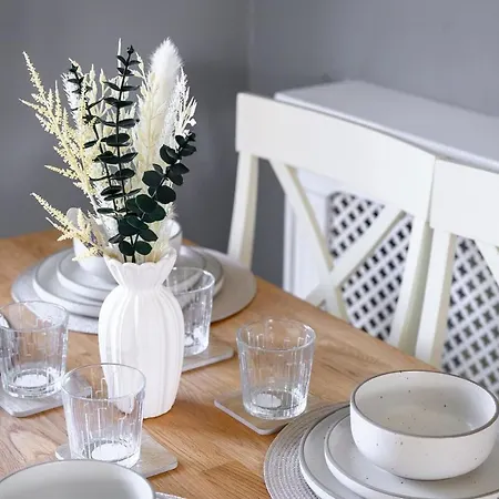 Stylish 3 Bedroom House Free Parking Semesterbostad *