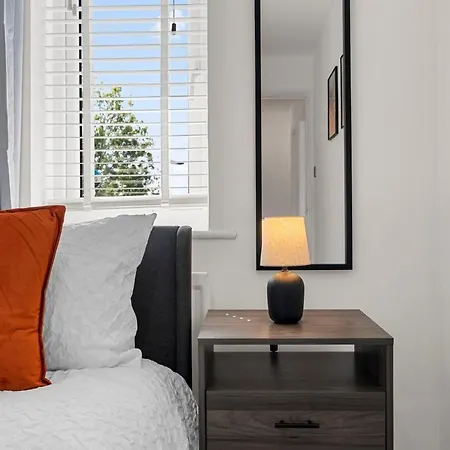 Semesterbostad Stylish 3 Bedroom House Free Parking Manchester