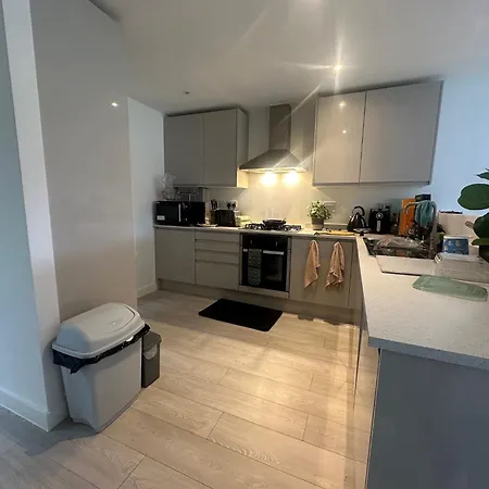 A Double Bedroom In With Free Parking *