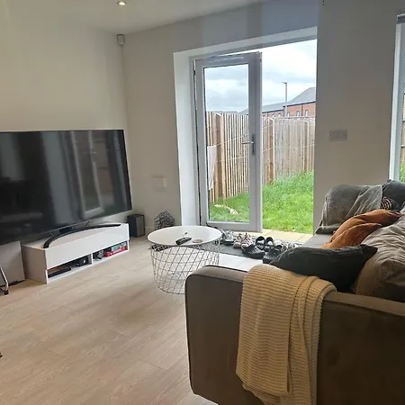 A Double Bedroom In With Free Parking * Manchester