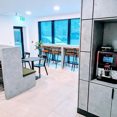 Fresh 2bed 2bath 2mins Drive To Man Utd Stadium 아파트 맨체스터