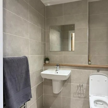 Luxepoint A Luxurious1-bed Flat With Gym And Cinema *