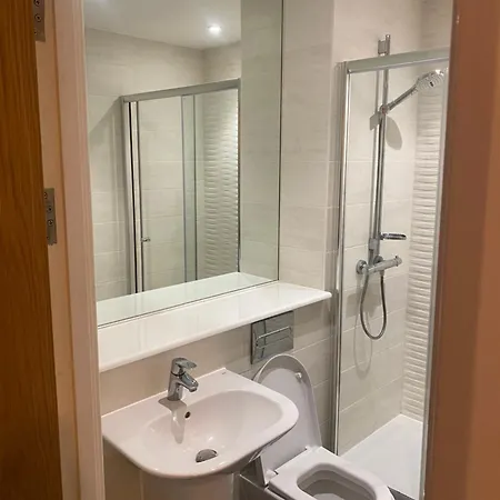 2 Bedroom In The Heart Of Centre Apartment *