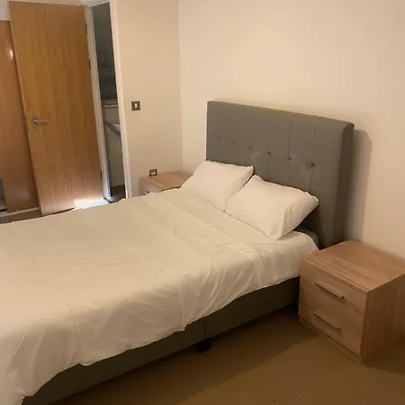 2 Bedroom In The Heart Of Centre Apartment *