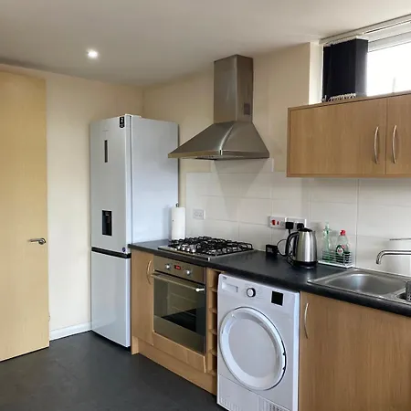 Holiday home Comfortable 3-storey House With Free Car Parking *