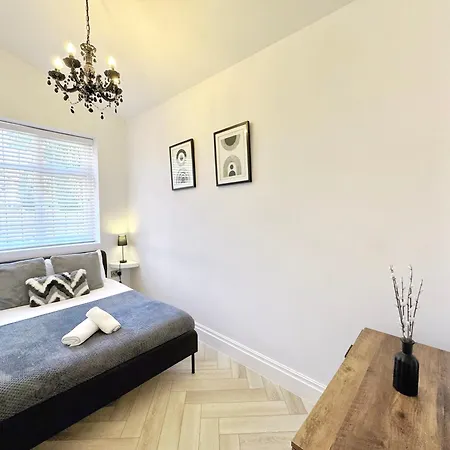 Bright 5 Bedroom House In Didsbury, * מנצ'סטר