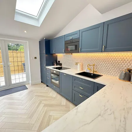 Bright 5 Bedroom House In Didsbury, מנצ'סטר
