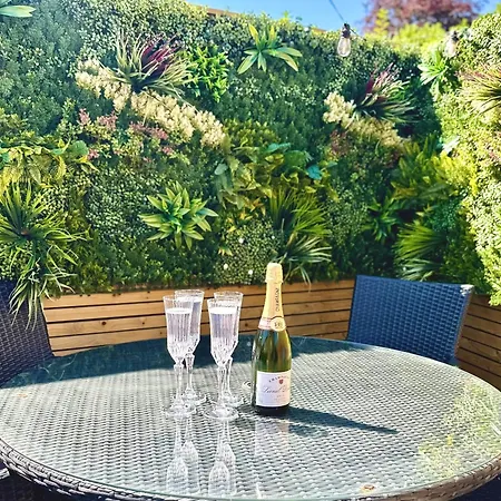 Bright 5 Bedroom House In Didsbury, * מנצ'סטר