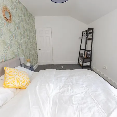 Cozy And Warm 2 Bed In M16 * Manchester