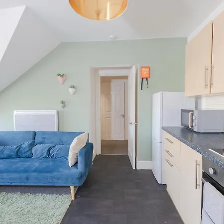 Cozy And Warm 2 Bed In M16 Manchester