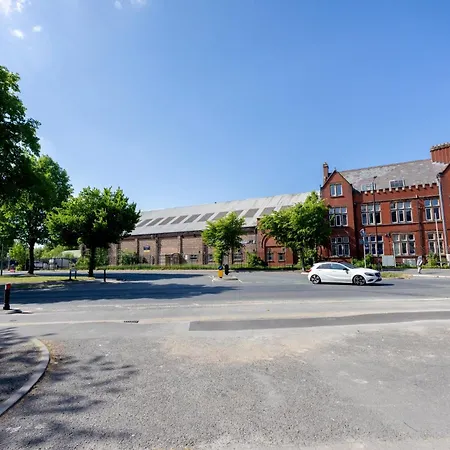 Cozy And Warm 2 Bed In M16 * Manchester