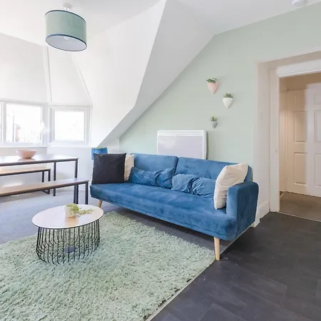 Cozy And Warm 2 Bed In M16 Apartment Manchester