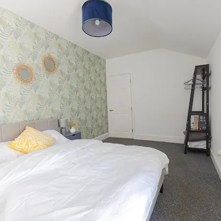 Cozy And Warm 2 Bed In M16 Manchester